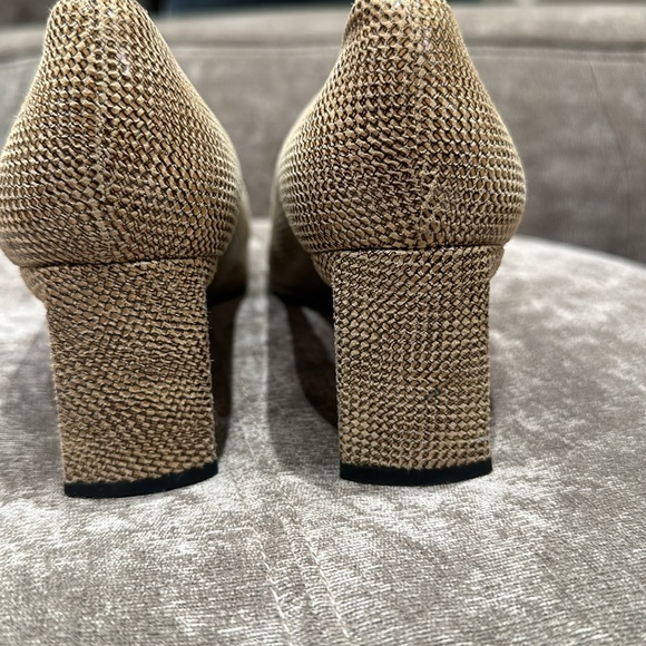 Start Weitzman short block heels size 7. 1/2 narrow - Picture 5 of 5